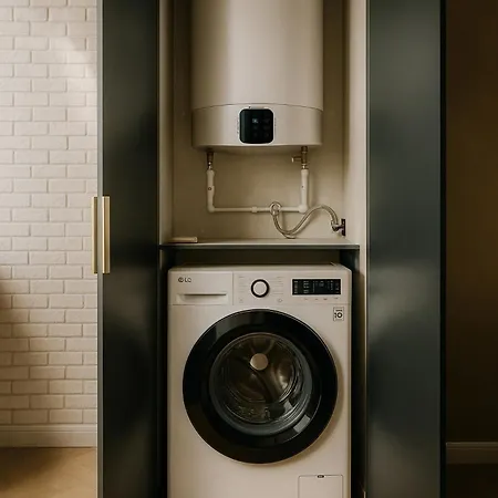 Qult - Orwell Bucureşti